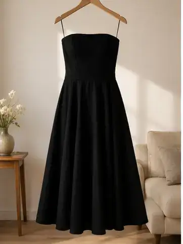 Rochie neagră fără bretele